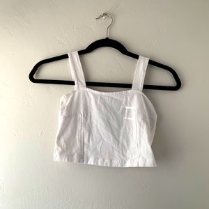 Trendy white cropped tee